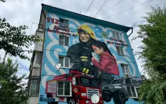 Мурал спасателям украсил здание в Усть-Каменогорске