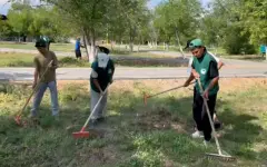 Более 200 человек вышли на уборку улиц в Аркалыке