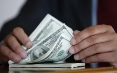 Доллар продолжает дорожать в Казахстане