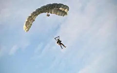 Состязания военных парашютистов проходят в Акмолинской области