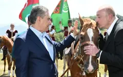 Ильхам Алиев подарил скакуна Гурбангулы Бердымухамедову