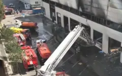 Трое пожарных пострадали при ликвидации пожара на рынке «Биг-Шанхай» в Астане