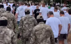 Польские фанаты прошлись по Актобе в сопровождении спецназа
