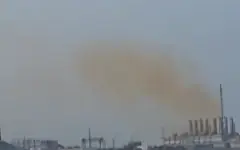 «Лисий хвост»: «КазАзот» объяснил бурый шлейф над заводом