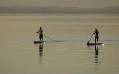 В Актау десять человек унесло ветром в Каспийское море