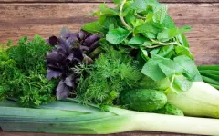 Перечислены продукты полезные для здоровья женщин 50+