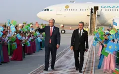 Токаев прибыл в Туркменистан