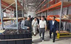 Мажилисмен посетил аккумуляторный завод в Талдыкоргане