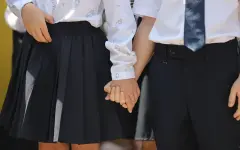 В Казахстане родители требуют отменить обязательную школьную форму