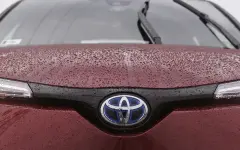 Toyota-амфибия: в Алматы водитель решил переплыть Есентай