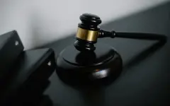 Убил сотрудницу отеля и устроил поджог: в Жетысу мужчину осудили на 18 лет