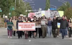 Жители Аляски провели акции на фоне саммита