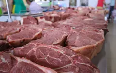 Опасное мясо из Казахстана раздавали детям в Туркменистане