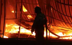 Крупный пожар в торговом доме тушат в Кызылординской области