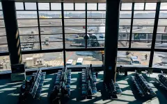 «Где гостеприимство?». Казахстанка устроила скандал в аэропорту Баку