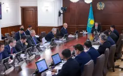 Олжас Бектенов поручил ускорить работу по реконструкции ж/д вокзалов