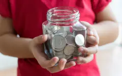 Свыше 300 млн тенге на пожертвования: в Астане детей незаконно вовлекали в сбор денег на улицах города