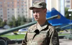 В Астане военный музыкант спас девушку от трагедии