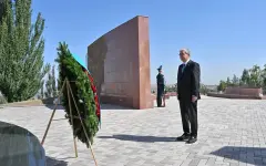 Касым-Жомарт Токаев в Кыргызстане посетил комплекс Ата-Бейит