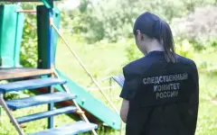 Ребенок погиб, качаясь на самодельных качелях в России