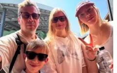 Алматинцы тепло поприветствовали звезду Бумера Мерзликина, который привез в Алматы семью