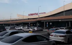 Перезал горло. В аэропорту Алматы мужчина пытался покончить с собой