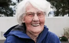 99-летняя женщина стала лицом исландской марки одежды