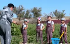 Воспитанники детсада учатся труду в Туркестанской области