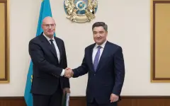 Олжас Бектенов провел встречу с Дмитрием Чернышенко