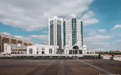Однопалатный Парламент: Ашимбаев объяснил, куда денется здание Сената