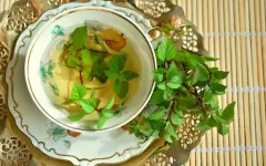 Перечислены лучшие чаи для облегчения головной боли