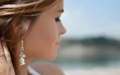 Какая часть тела выдает возраст женщины