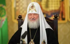 «Это политическая пропаганда в рясе»: главу РПЦ требуют исключить из числа участников Съезда религий