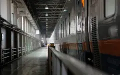 Пожарный из СКО протянул на себе три железнодорожных вагона
