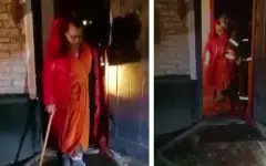В Шахтинске пожарным удалось вовремя вывести человека из горящей квартиры