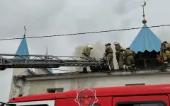В Шымкенте пожар разгорелся на крыше двухэтажной мечети