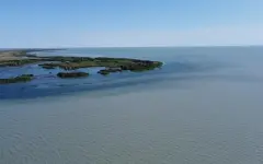 Режим ЧС ввели на Алаколе из-за угрозы размыва набережной