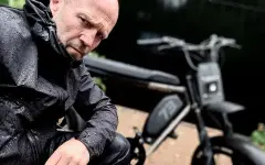 Он уже выучил русский: шутники снова захватили Instagram Джейсона Стейтема