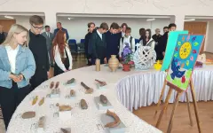 В селе Саумалколь Айыртауского района Северо-Казахстанской области проходит выставка «На стыке истории и труда»