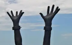 14-летнюю девочку дважды за две недели выдали замуж за разных мужчин