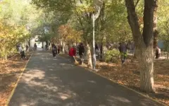Активисты профсоюзов привели в порядок сквер в Актобе