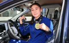 Чемпионка мира по боксу Аида Абикеева получила в подарок машину