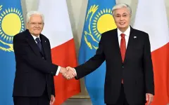 Президенты Казахстана и Италии провели переговоры в расширенном формате