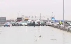 Казахстанцев предупредили о наледи на дорогах