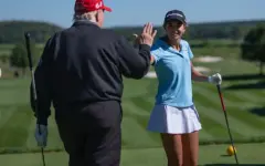 В Сети появилось видео, как Трамп играет в гольф под Скриптонита