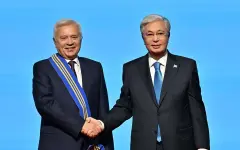 Президент наградил Вагита Алекперова  орденом Барыс I степени
