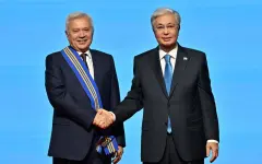 Токаев наградил Вагита Алекперова орденом  «Барыс» I степени