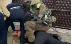 Схрон с крупной партией наркотиков и оружием обнаружен в пригороде Актау
