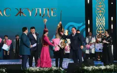 Победителей республиканского айтыса наградили в Астане