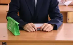 Школьник напал на учителя во время осеннего бала в Павлодаре